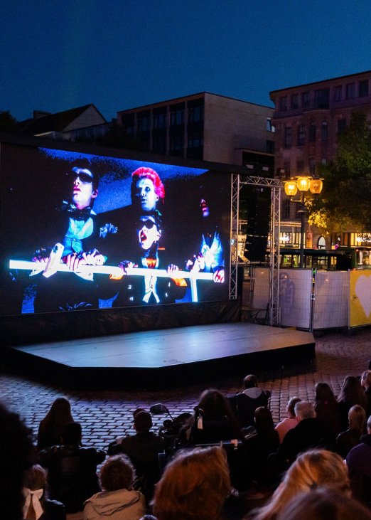 Open-Air-Kino auf dem Opernplatz
